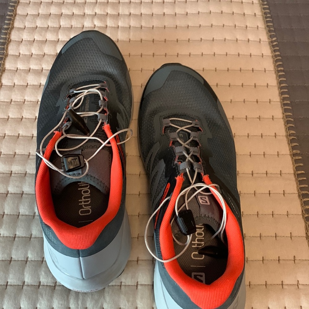 Men’s 9.5 Salomon trail running shoes.